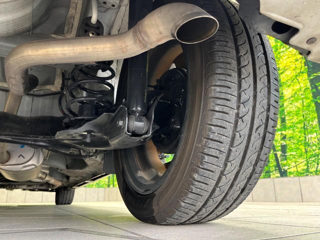 お車を安心してお乗りいただく為には、足回りの定期点検が欠かせません。サービスサポート（有償保証）では無料点検もご提供しており、安心のカーライフをお過ごしいただけるサポート体制が整っています。