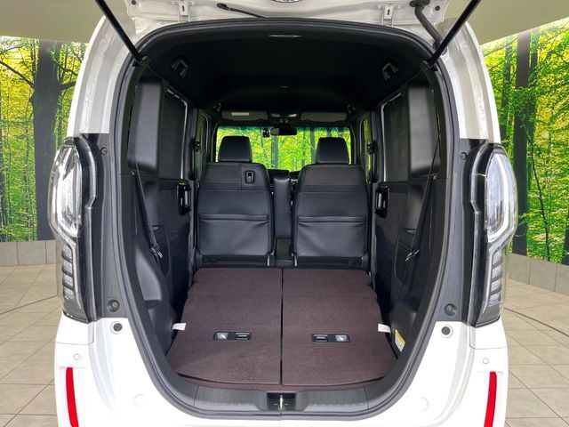 普段のお買い物や通勤、送迎等に十分な荷室スペースを確保しております。セカンドシートを倒すと、大きな荷物の積載も可能です♪