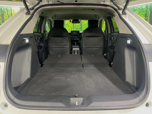 【パワーバックドア】スマートキーや運転席のボタンを押すだけでリアゲートが自動で開閉します！荷物を持っている時や、高い位置にあるバックドアを閉める際に便利な機能です♪