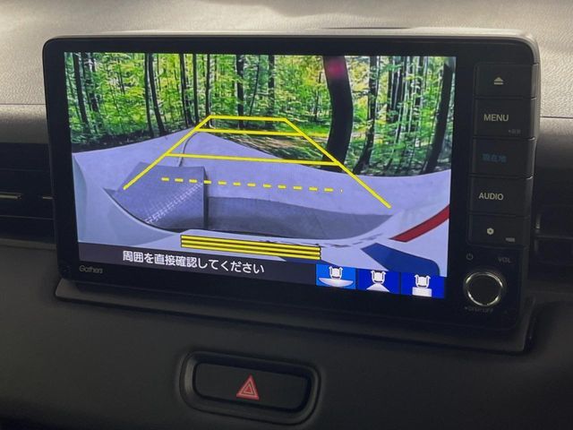 【バックカメラ】駐車時に後方がリアルタイム映像で確認できます。大型商業施設や立体駐車場での駐車時や、夜間のバック時に大活躍！運転スキルに関わらず、今や必須となった装備のひとつです！