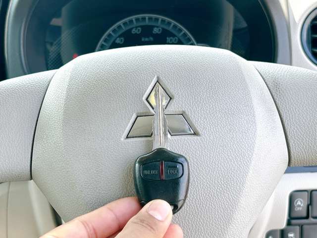 【キーレスエントリー】離れた場所からドアの開閉ができ、ワンタッチで楽々乗り込めます♪