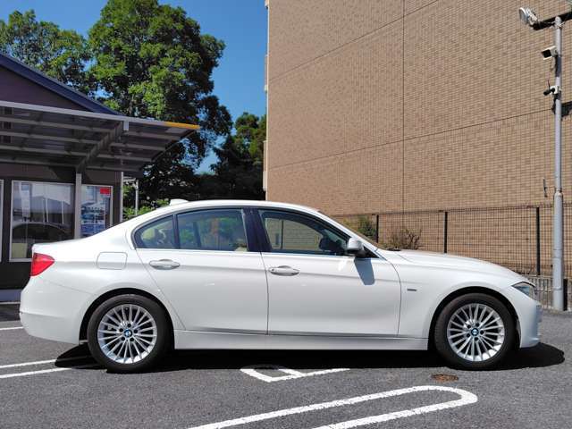 車両販売以外にも整備や車検、鈑金、ドラレコや社外ナビ取り付け、ガラスコーティング施工なども専門店ならではの安心価格にて対応可能です。