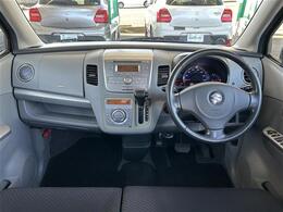 【インパネ全体】店舗にて現車の確認もいただけますので、お電話で在庫のご確認の上是非ご来店くださいませ。