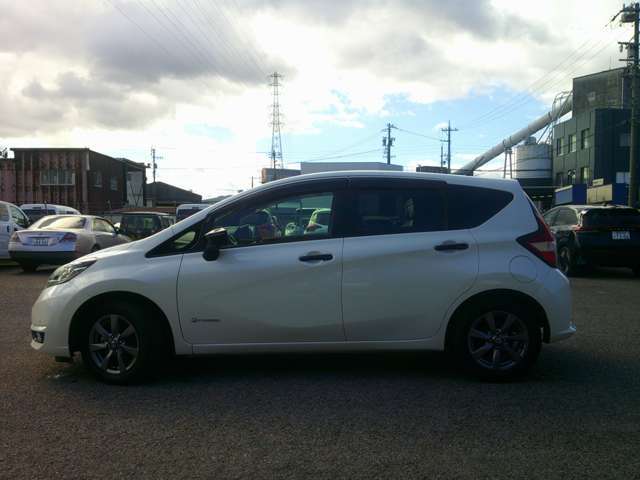 【お支払い方法】通常のクレジットと据置払クレジットをご用意しています。※据置払クレジットは対象外の車両もございます。カーラーフアドバイザーまでご確認ください。