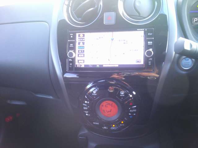 【メンテプロパック】お客さまの快適なカーライフのために、クルマを知り尽くしたプロが法定点検や安心点検など6か月ごとの点検でおクルマの状態を定期的にチェックします