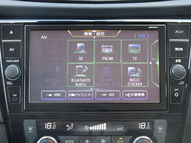 オーディオ一体型純正ナビです。　ラジオ、CD・フルセグTV、Bluetoothオーディオ接続が利用可能です。
