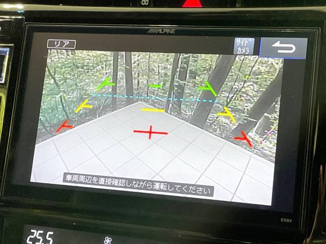 【バックカメラ】駐車時に後方がリアルタイム映像で確認できます。大型商業施設や立体駐車場での駐車時や、夜間のバック時に大活躍！運転スキルに関わらず、今や必須となった装備のひとつです！