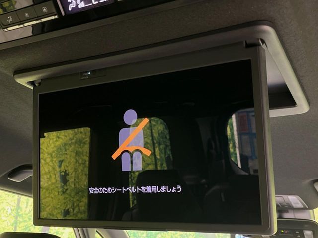 【フリップダウンモニター】大画面モニターで後席でもエンタメをお楽しみいただけます。小さなお子様にも大人気の装備です♪