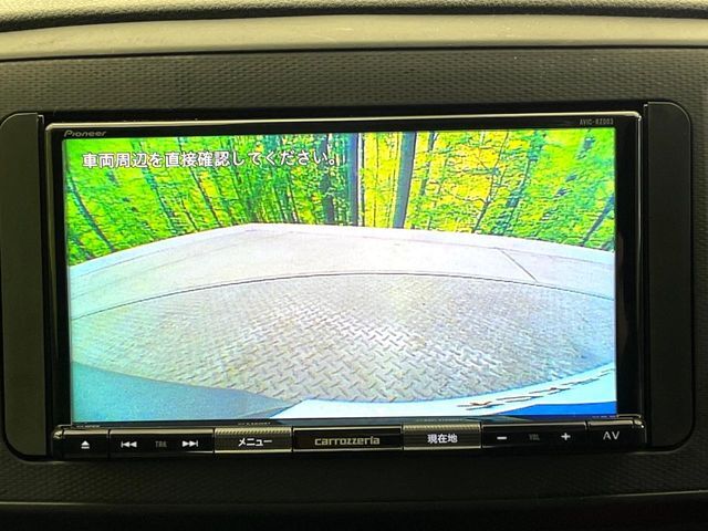 【バックカメラ】駐車時に後方がリアルタイム映像で確認できます。大型商業施設や立体駐車場での駐車時や、夜間のバック時に大活躍！運転スキルに関わらず、今や必須となった装備のひとつです！