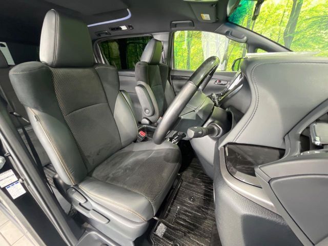 運転席シート廻りは使用感も少なく、良好な状態となっています。丁寧に使われていたことがよくわかりますね。