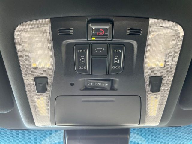 【両側パワースライドドア】スマートキーや運転席のスイッチで後席両側スライドドアの開閉が可能♪電動だから力を入れてドアを開ける必要が無く、小さなお子様でも簡単に開け閉めでき快適です♪