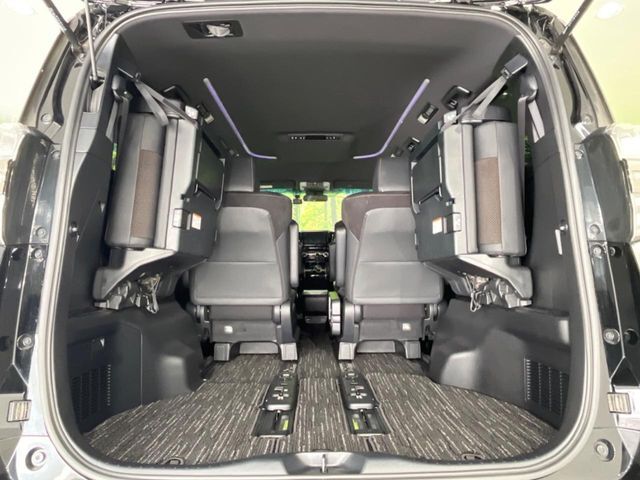 普段のお買い物や通勤、送迎等に十分な荷室スペースを確保しております。セカンドシートを倒すと、大きな荷物の積載も可能です♪