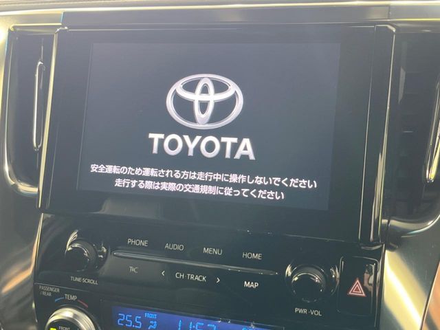 【純正ナビ】人気の純正ナビを装備。オーディオ機能も充実しており、Bluetooth接続すればお持ちのスマホやMP3プレイヤーの音楽を再生可能！毎日の運転がさらに楽しくなります！！