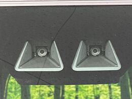 【スマートアシスト】走行中に前方の車両等を認識し、衝突しそうな時は警報とブレーキで衝突回避と被害軽減をアシスト。より安全にドライブをお楽しみいただけます。