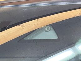 【スマートブレーキサポート】走行中に前方の車両等を認識し、衝突しそうな時は警報とブレーキで衝突回避と被害軽減をアシスト。より安全にドライブをお楽しみいただけます。