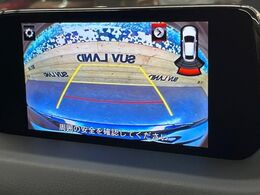 【バックカメラ】駐車時に後方がリアルタイム映像で確認できます。大型商業施設や立体駐車場での駐車時や、夜間のバック時に大活躍！運転スキルに関わらず、今や必須となった装備のひとつです！