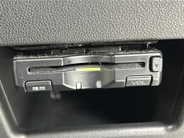 【ETC】有料道路を利用する際に料金所で停止することなく通過できる、ETC車載器（ノンストップ自動料金収受システム機器）が装備されています。セットアップを行うことで利用可能になります。