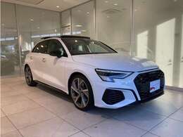 《Audi認定中古車》ならではのクオリティ、高度な訓練・教育を受けたAudi専門のメカニックがご納車前に100項目にも及ぶ精密な点検を行います。