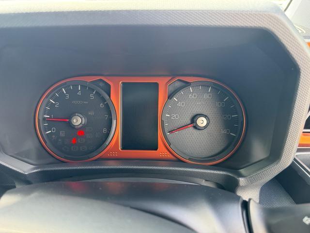 メーター・レバー・スイッチ類をシンプルにまとめスマートな空間は視界も広く快適です。