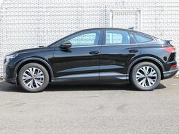 全車両に標準装備の純正アルミホイールは、純正ならではのバランスの良いデザインと、走行安定性をお楽しみ頂けます。