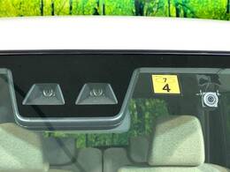 【スマートアシスト】走行中に前方の車両等を認識し、衝突しそうな時は警報とブレーキで衝突回避と被害軽減をアシスト。より安全にドライブをお楽しみいただけます。