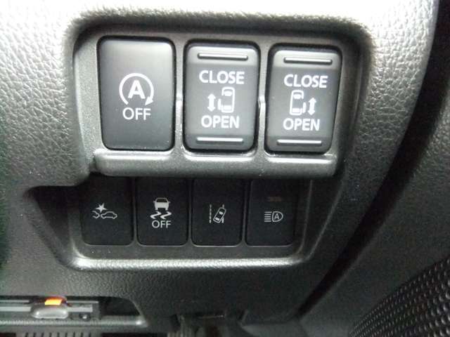 両側パワースライドドア装備です。