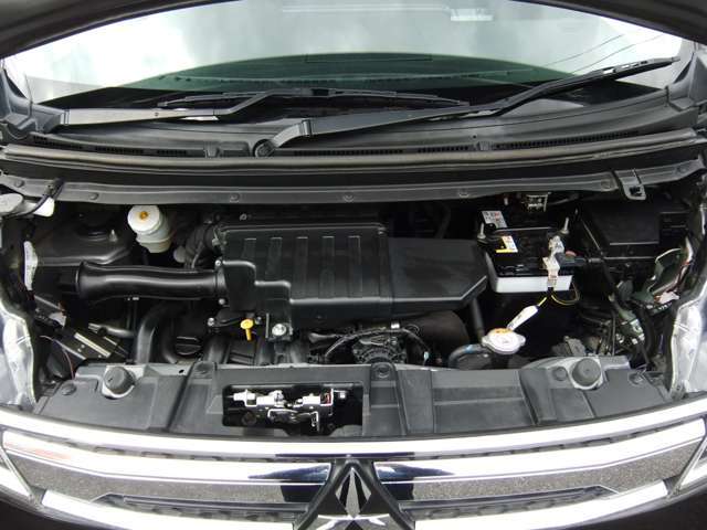 エンジンルームの画像です。