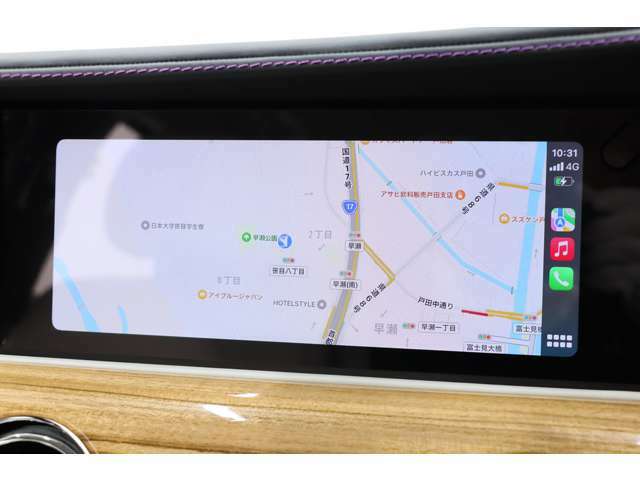 Apple CarPlay対応のナビゲーションシステムは、車両の操作をすることなく、お手持ちのスマートフォンを接続するだけで、メディア再生やマップのミラーリングが可能となっております