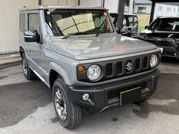 グレードはXCとなります。ボディカラーはミディアムグレーのお車となっております。