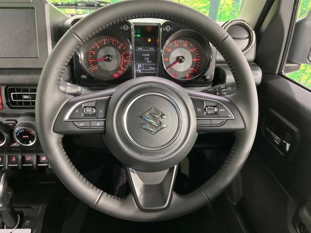 【純正革巻きステアリング】上質な革を使用することで、手にしっかり馴染みとても運転しやすいハンドルです♪