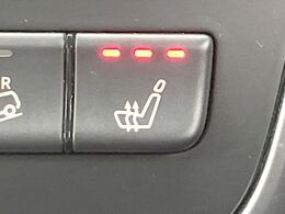 ●フロントシートヒーティング：運転席・助手席共に三段階で調節が可能なシートヒーターを装備しております。季節を問わず快適にご使用いただけます。