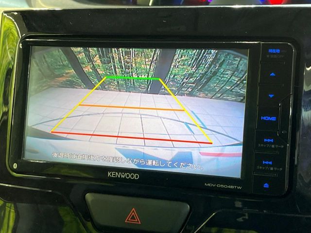 【バックカメラ】駐車時に後方がリアルタイム映像で確認できます。大型商業施設や立体駐車場での駐車時や、夜間のバック時に大活躍！運転スキルに関わらず、今や必須となった装備のひとつです！