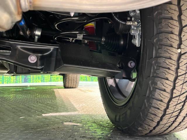 お車を安心してお乗りいただく為には、足回りの定期点検が欠かせません。サービスサポート（有償保証）では無料点検もご提供しており、安心のカーライフをお過ごしいただけるサポート体制が整っています。