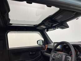 スライドで季節によって日光を取り入れ出来ます