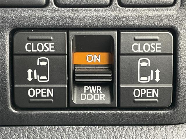 【運転席操作部】『運転席周辺の装備』の画像になります。快適なドライブを楽しむための機能が装備されています！運転席から触れるので使いやすいです！