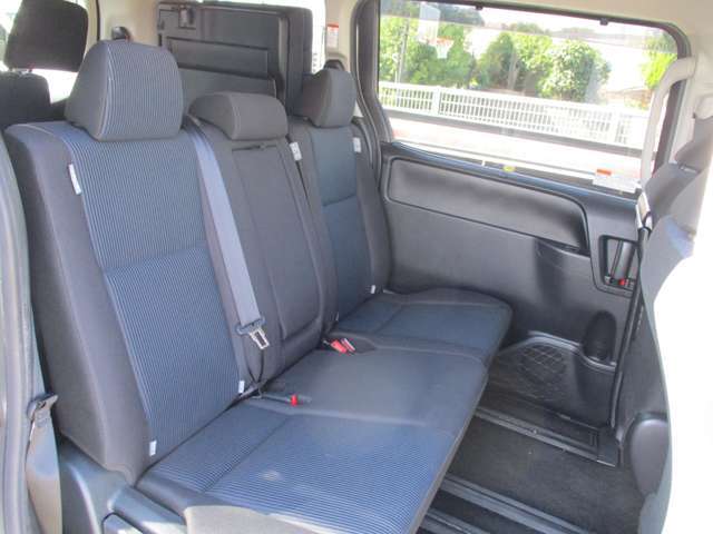 後席です。(2列目です)