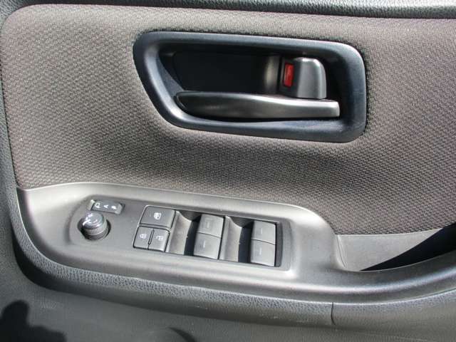 パワーウィンドウスイッチ。ドアロック。