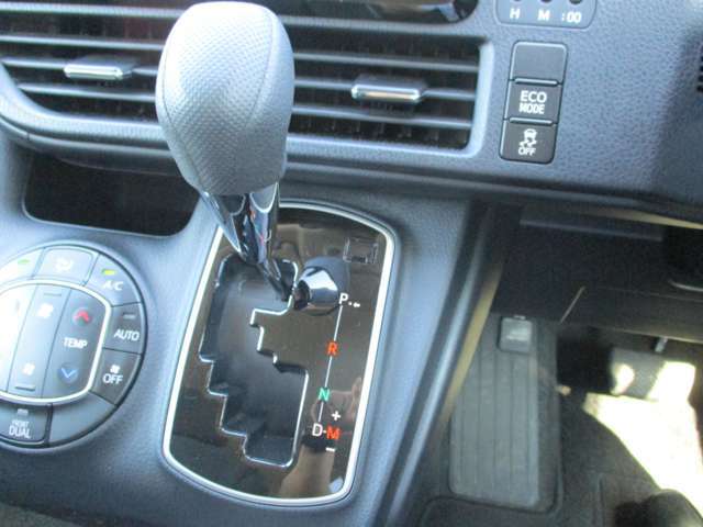 AT シフトレバー。