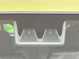 【スマートアシスト】走行中に前方の車両等を認識し、衝突しそうな時は警報とブレーキで衝突回避と被害軽減をアシスト。より安全にドライブをお楽しみいただけます。