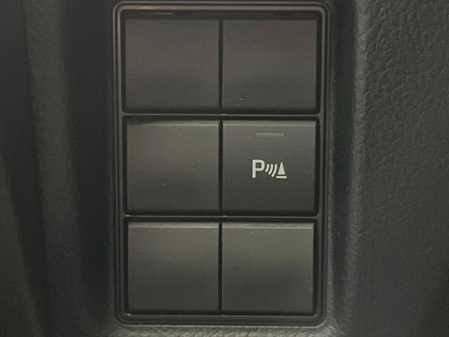 【クリアランスソナー】バンパーに付いたセンサーが障害物を検知！一定の距離に近づくとアラートで教えてくれます♪狭い駐車スペースや車庫入れ時も安心ですね☆