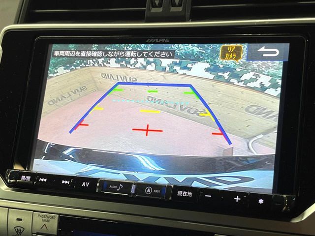 【バックカメラ】駐車時に後方がリアルタイム映像で確認できます。大型商業施設や立体駐車場での駐車時や、夜間のバック時に大活躍！運転スキルに関わらず、今や必須となった装備のひとつです！