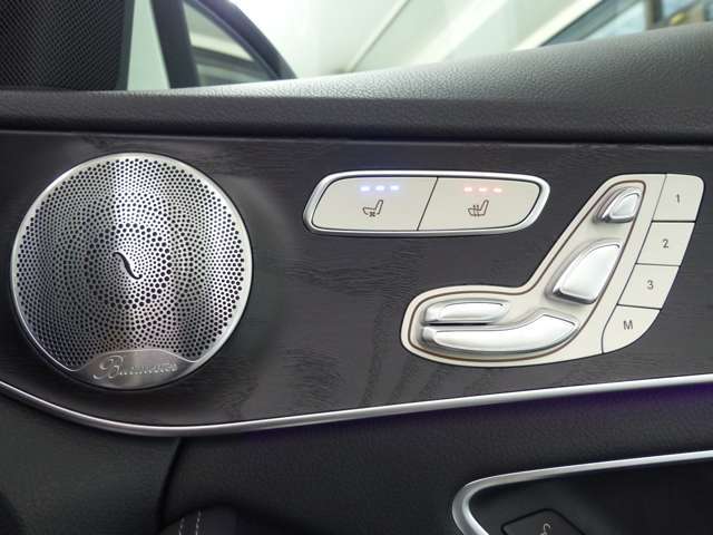 アクティブレーンチェンジングアシスト等の新たな機能が加わり、安全運転を全面的にサポートし事故を未然に防いでくれます！！　内・外装共にとても綺麗で機関も良好！！