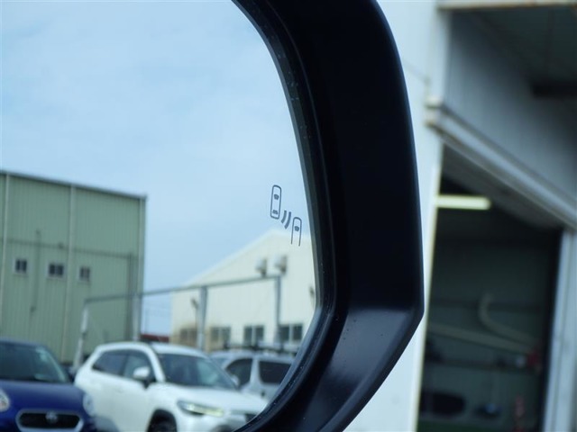 トヨタ認定中古車保証付！（1年間、距離無制限　HV車はHV保証付）　別途延長保証もご用意しております♪　ぜひ現車を確認にご来店ください