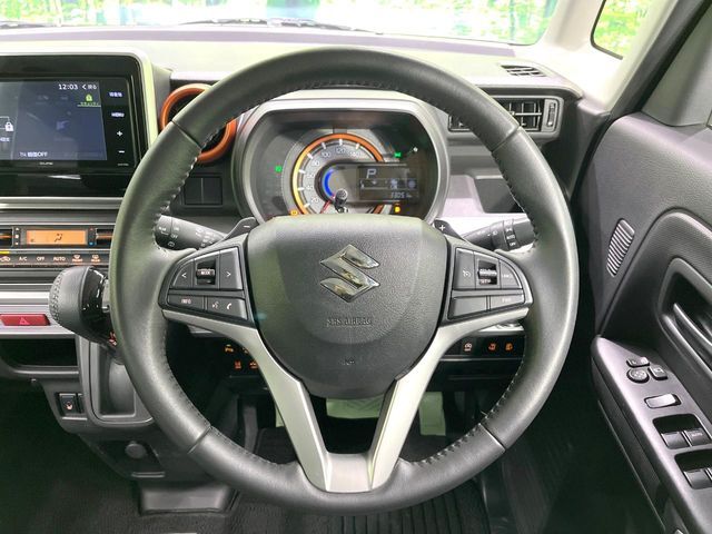 【ステアリングスイッチ】運転中、前方から目線をそらすことなく、オーディオ等の操作が可能な便利機能！安心＆快適なドライブを演出してくれます♪