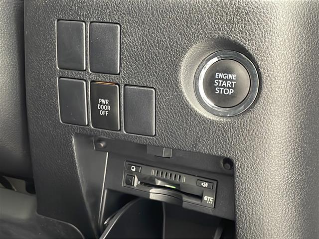 【運転席操作部】快適なドライブを楽しむための機能が装備されています！運転席から触れるので、使いやすいです！除菌プランいれていただくと、さらに清潔で安心していただけます！