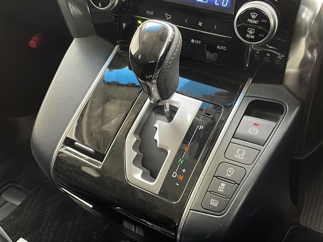 【シフトレバー】シフトも操作しやすく快適なドライブを楽しんでいただけます！