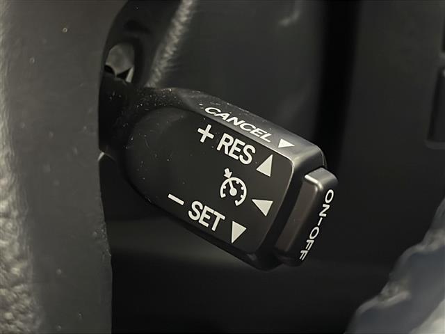 【ETC】有料道路を利用する際に料金所で停止することなく通過できる、ETC車載器（ノンストップ自動料金収受システム機器）が装備されています。セットアップを行うことで利用可能になります。