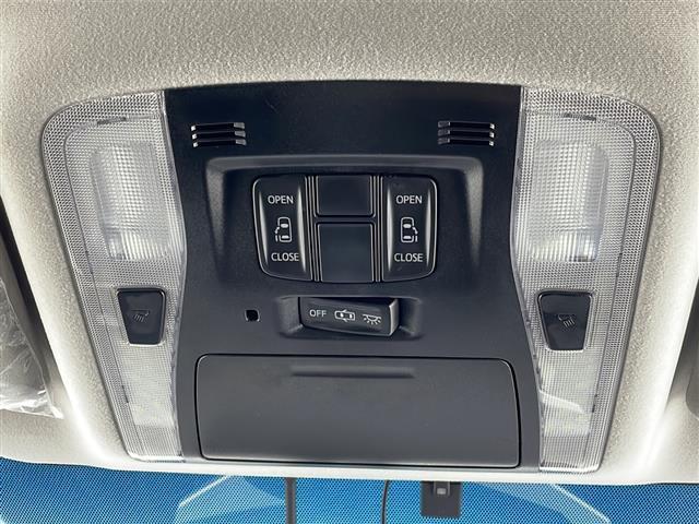 【後部座席操作部】後部座席を快適に過ごしていただくための便利な装備が付いています！