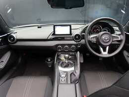 室内も写真の通りにキレイですよ。ぜひ実際にお座りいただき、ご自身の目でお確かめください。