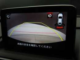 ガイドライン付きのバックカメラを装備。